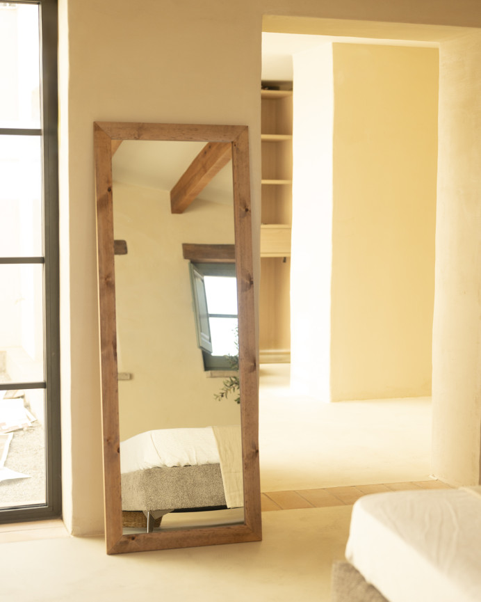 Rectangular pine wood mirror in natural tone measuring 60x160cm.