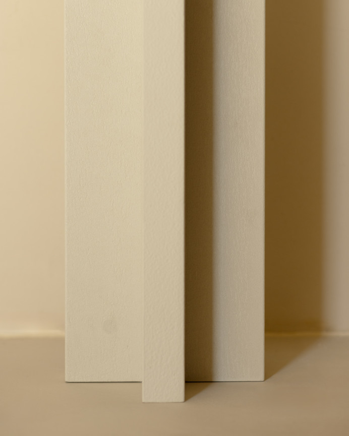 Microcement console in a broken white tone, 120x80cm.