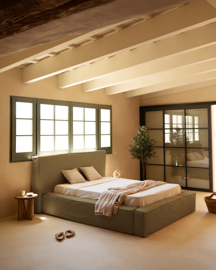 Removable green linen bed for mattresses of various sizes.