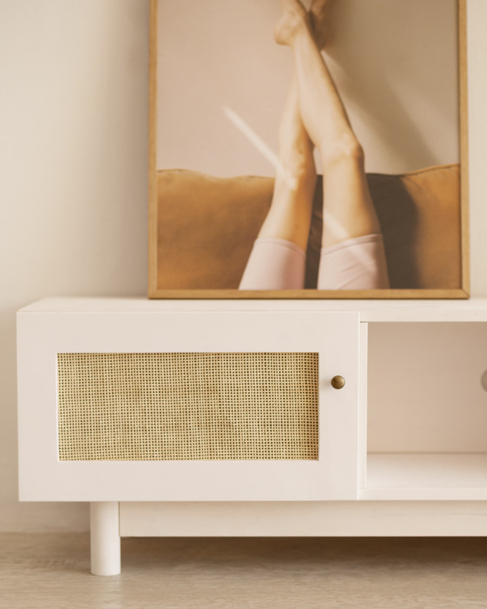 Solid wood and raffia TV cabinet with 2 white doors measuring 150x40cm.