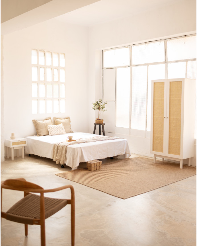 Solid wood and rattan cabinet in white tone, measuring 180x80cm