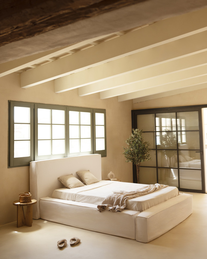Removable white linen bed cover for mattress of various sizes