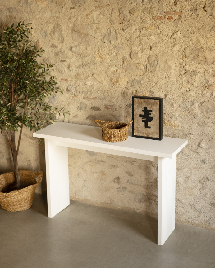 Solid wood console table in white tone, measuring 120x80cm.