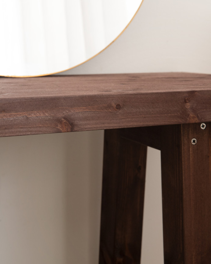Solid walnut wood console table measuring 100x80cm.