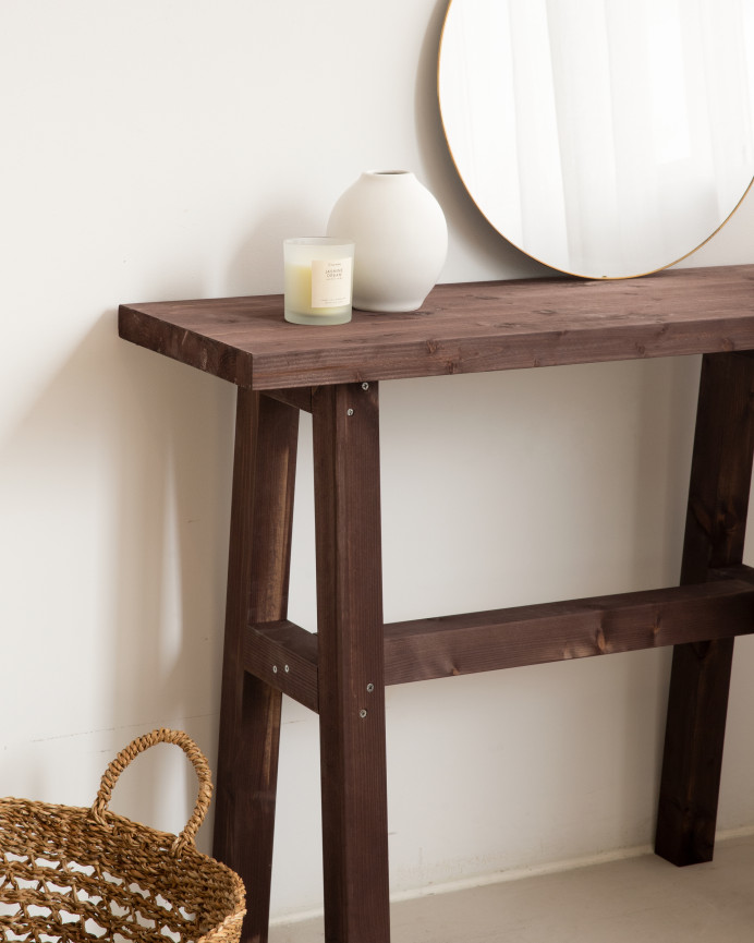 Solid walnut wood console table measuring 100x80cm.
