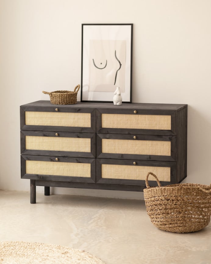 Solid wood and rattan dresser with six drawers in black tone, measuring 76x120cm.