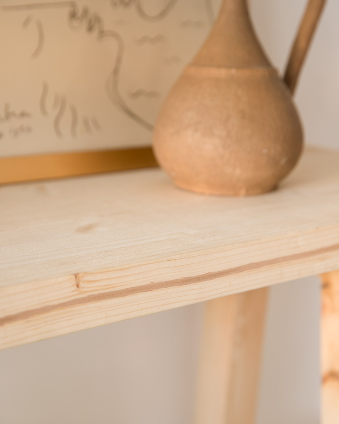 Solid wood console in natural tone measuring 100x80cm.