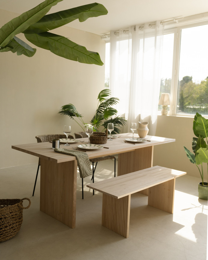 Solid wood bench in medium oak tone, 120cm.