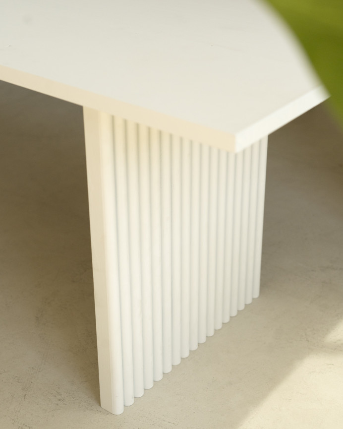 Solid wood bench in white tone, 120cm.
