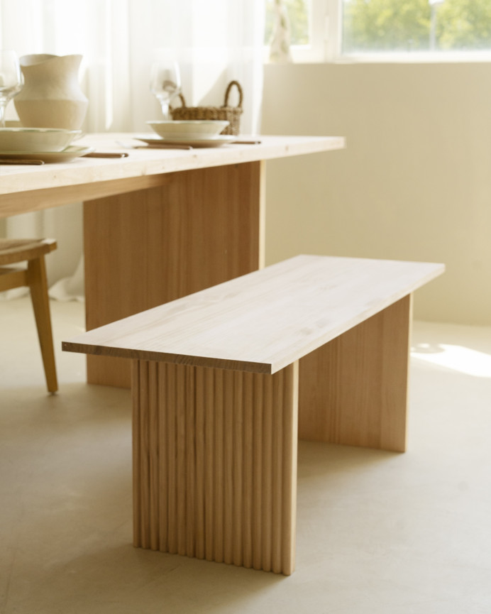 Solid wood bench in natural tone, 120cm.