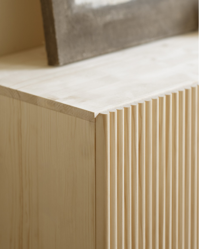 Spruce and pine wood sideboard in natural tone 152x42cm