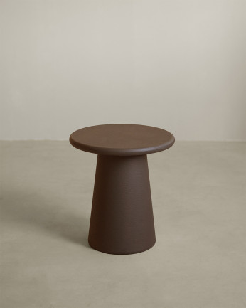 Round brown microcement side table measuring 45x50cm