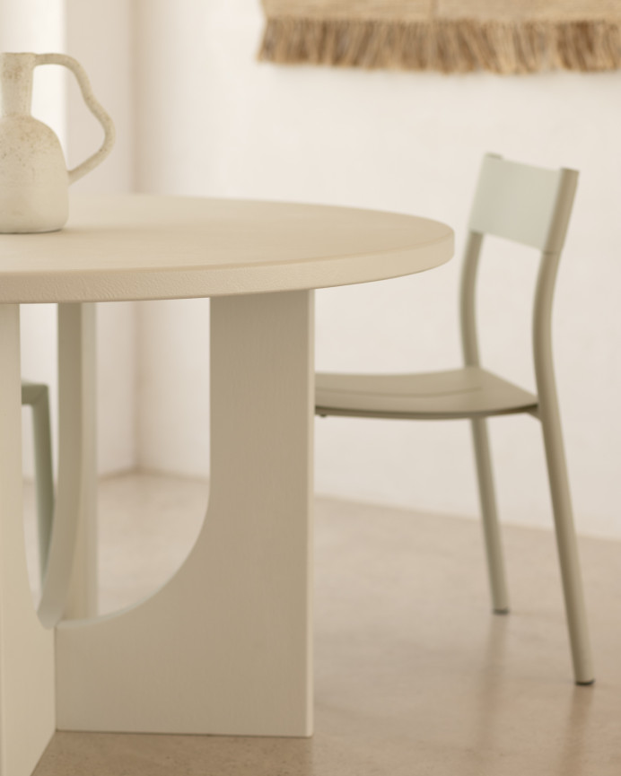 Round dining table made of microcement in various sizes