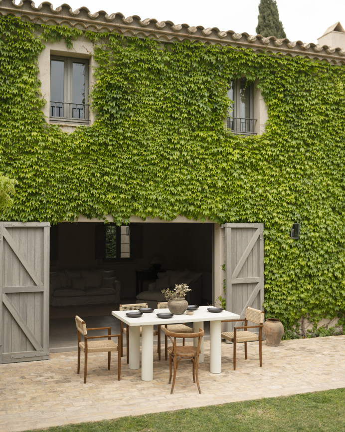 Rectangular dining table made of microcement in an off-white tone, available in various sizes.