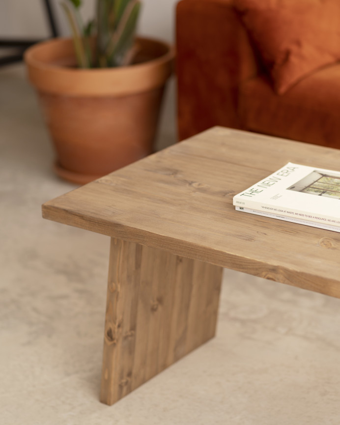 Solid wood dark oak finish coffee table measuring 120x60cm