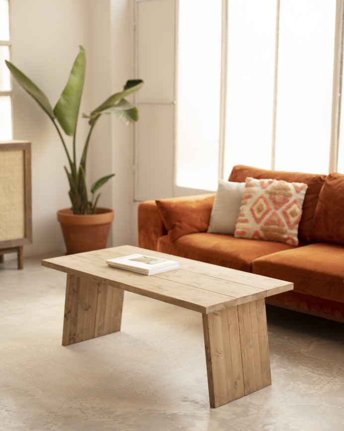 Solid wood dark oak finish coffee table measuring 120x60cm