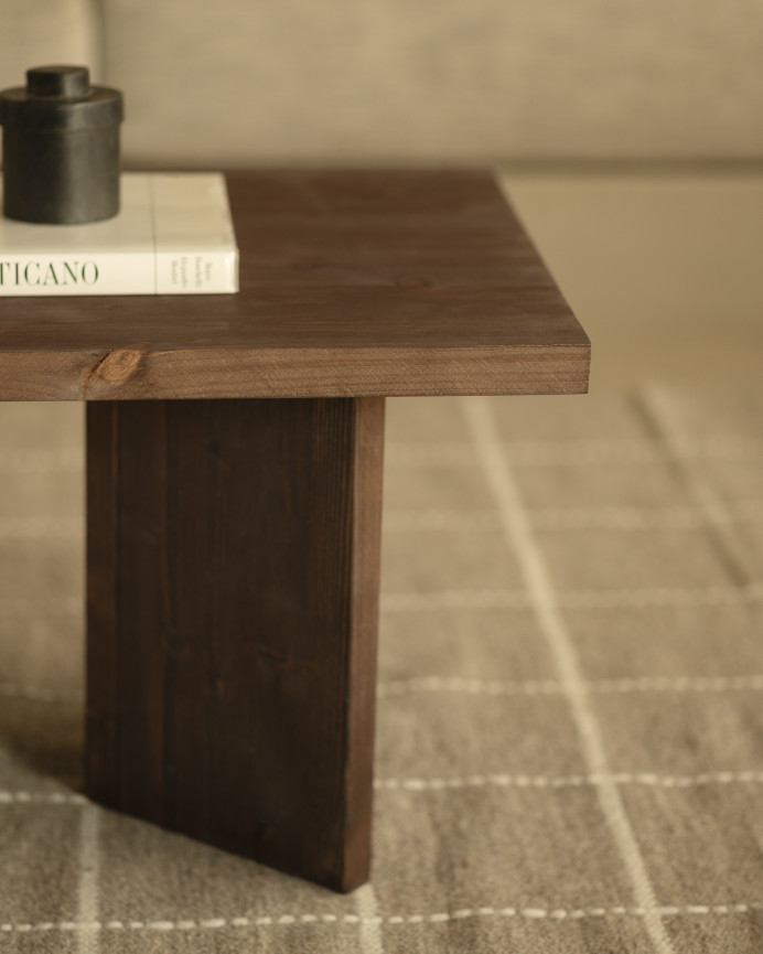 Solid walnut wood coffee table measuring 120x55cm
