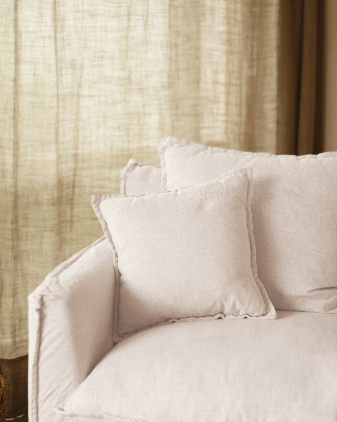 Removable white cotton and linen armchair cover, measuring 100x90cm.