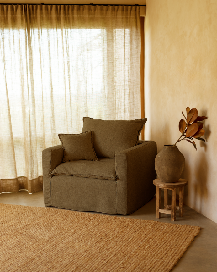 Removable green cotton and linen armchair cover measuring 109x96cm.