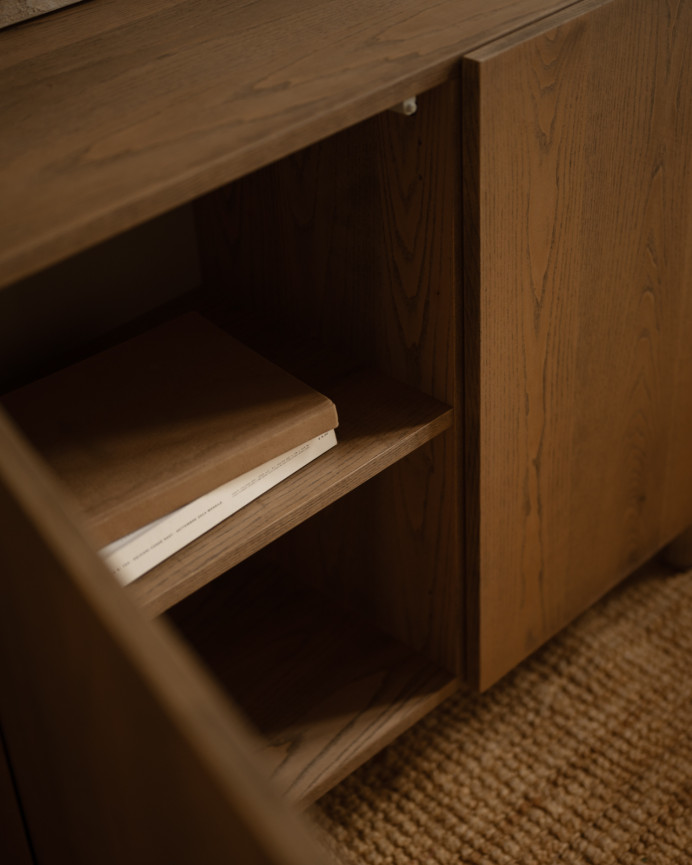 Sideboard with 3 doors made of natural ash wood veneer in hazelnut tone measuring 160x40cm.