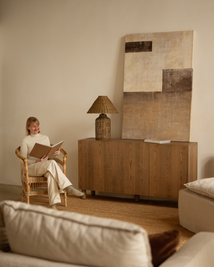 Sideboard with 3 doors made of natural ash wood veneer in hazelnut tone measuring 160x40cm.