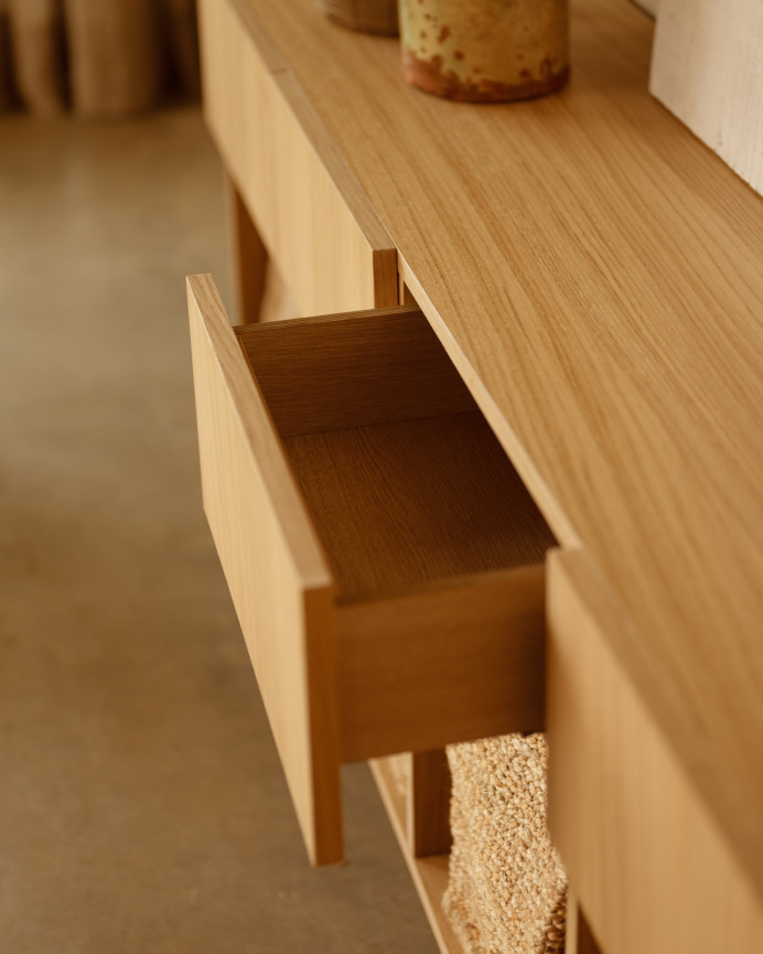 Sideboard with 4 drawers made of natural oak wood veneer, measuring 176x40cm.