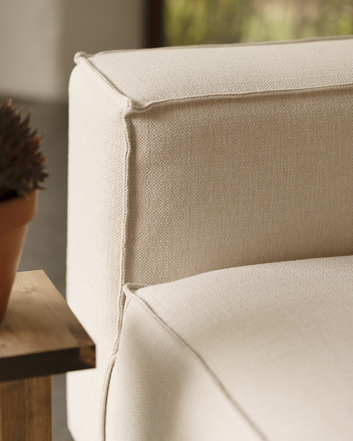 Off-white armchair measuring 110x90cm.