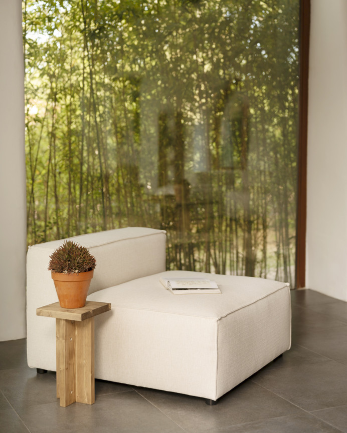 Off-white armchair measuring 110x90cm.