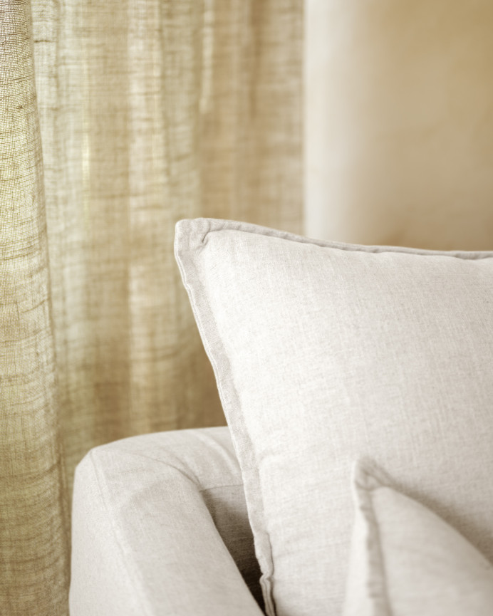 Cotton and linen removable white-tone armchair measuring 108x96cm.