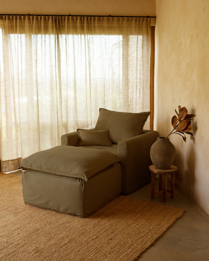 Removable cotton and linen armchair in green with measurements of 108x96cm.