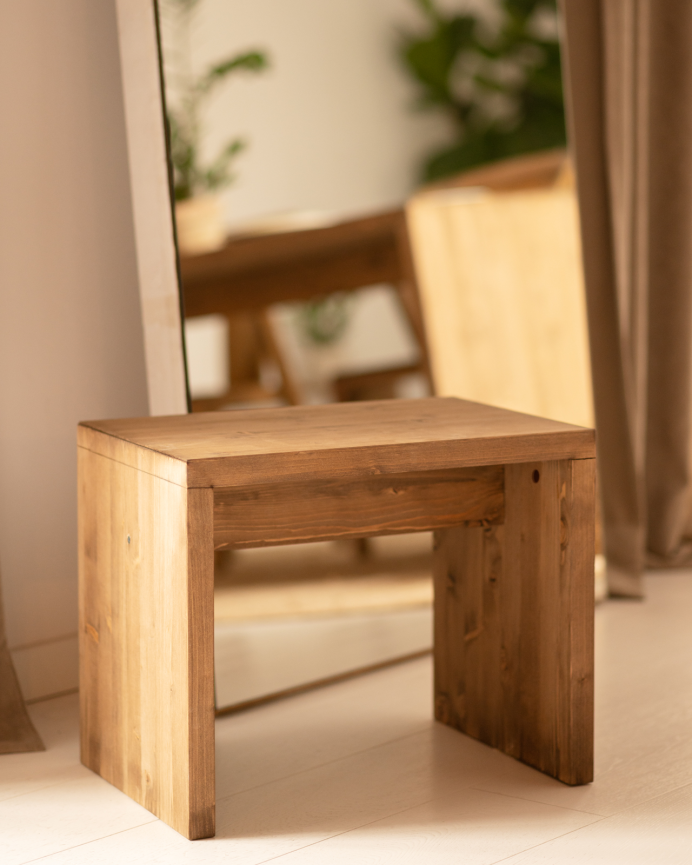 Solid dark oak wood side table / stool measuring 45x50cm.