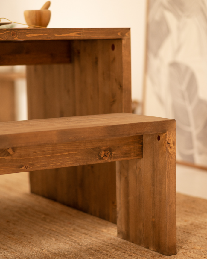 Pack 2 solid wood benches in dark oak tone of various sizes.