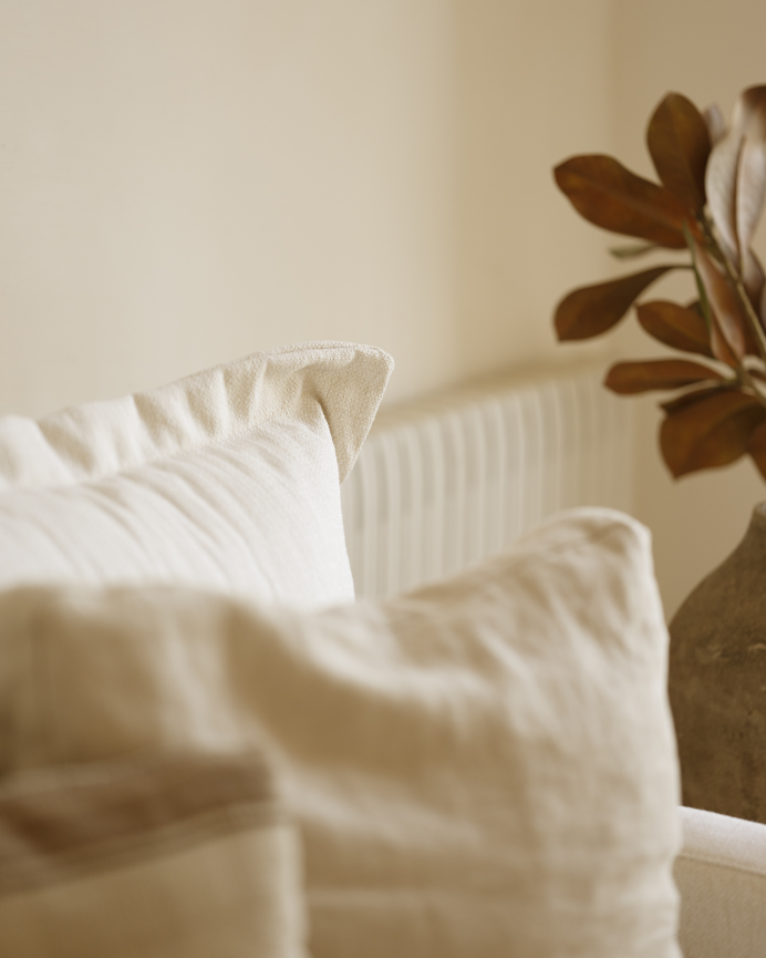 Straight sofa in off-white tone measuring 215x105cm.
