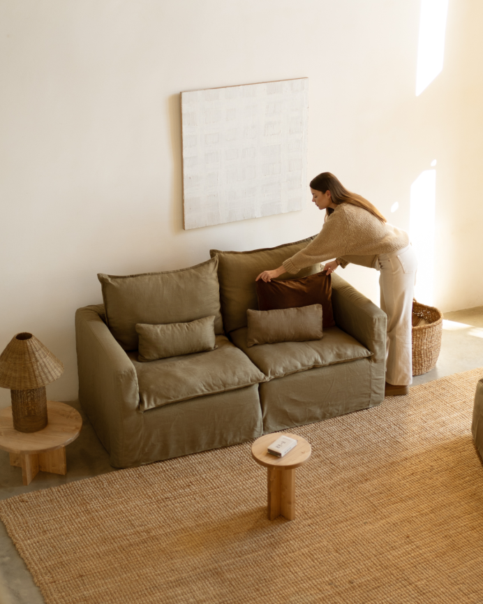 Cotton and linen module with removable right armrest in green tone measuring 97x96cm.
