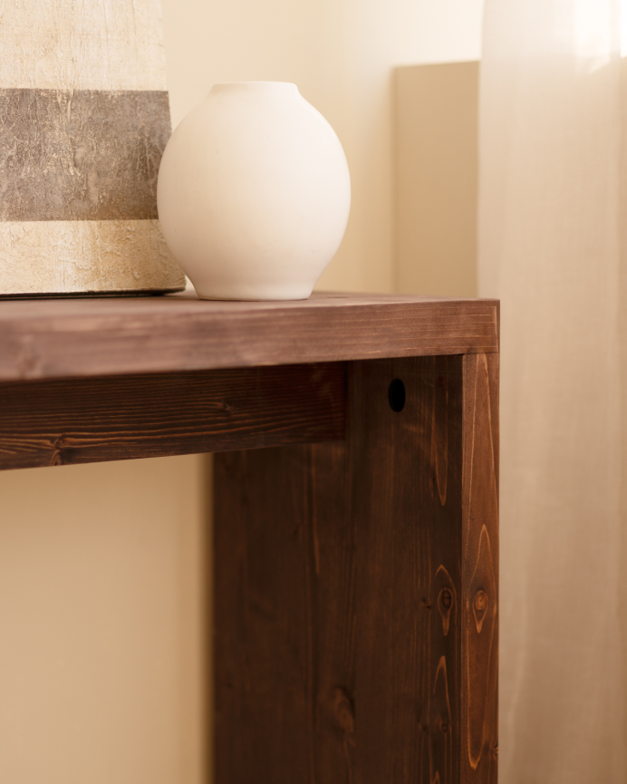 Solid walnut wood console table measuring 120x80cm.