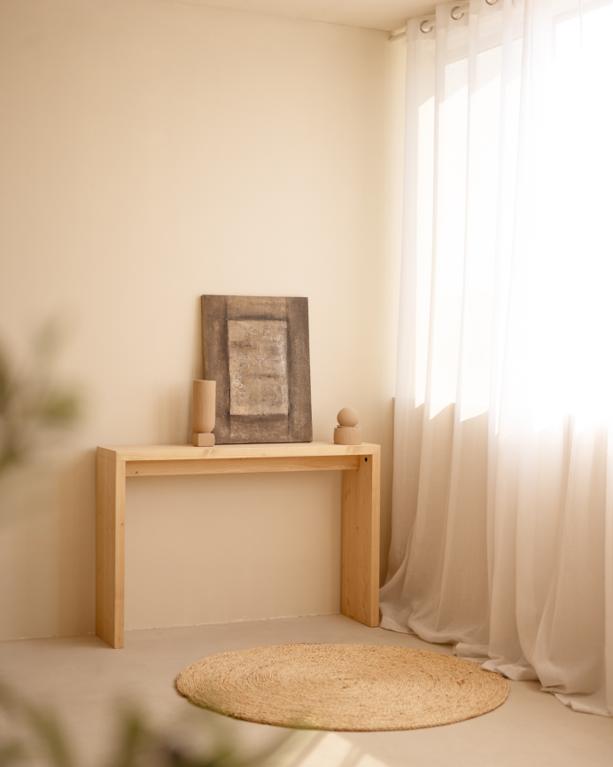 Solid wood console in a medium oak tone measuring 120x80cm.