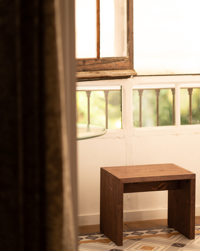 Small / Solid wood stool in walnut tone measuring 45x50cm