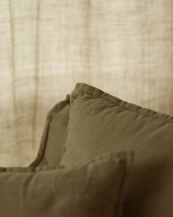 Cotton and linen armchair with removable cover in green shade, measuring 98x90cm.