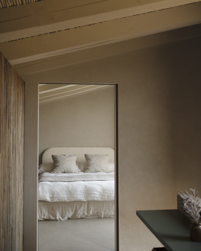Upholstered headboard with removable off-white velvet cover, available in various sizes.