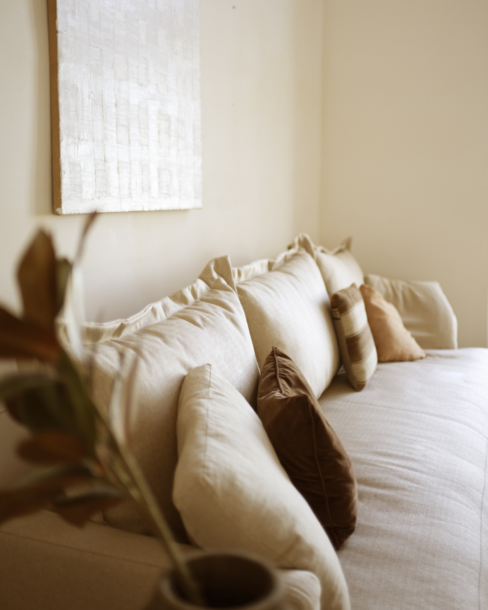 Straight beige sofa of 325x105cm