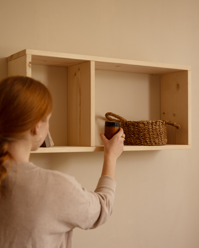 Solid wood natural tone storage rack with 1 divider