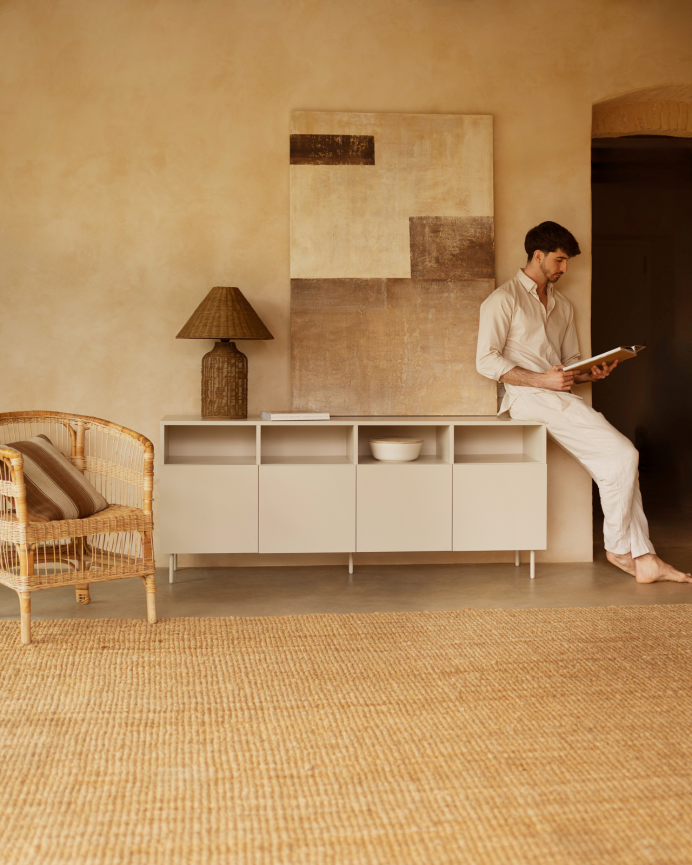 Sideboard with 4 sand-colored lacquered doors measuring 176x40cm.