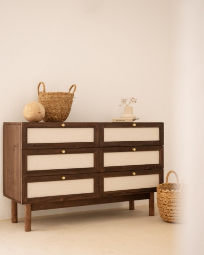 Comfortable and console-style furniture