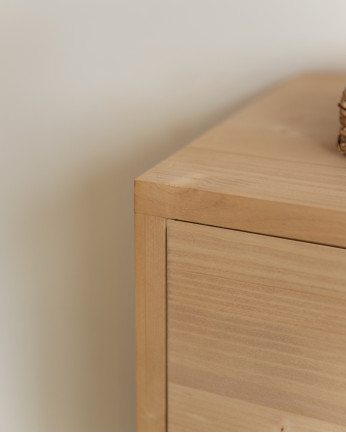 Mesita de noche de madera maciza con un cajón en tono roble medio de 60x40cm