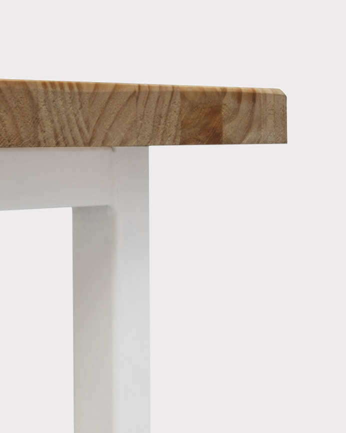 Mesa de centro de madera maciza acabado roble oscuro con patas de hierro blancas de 40x100cm