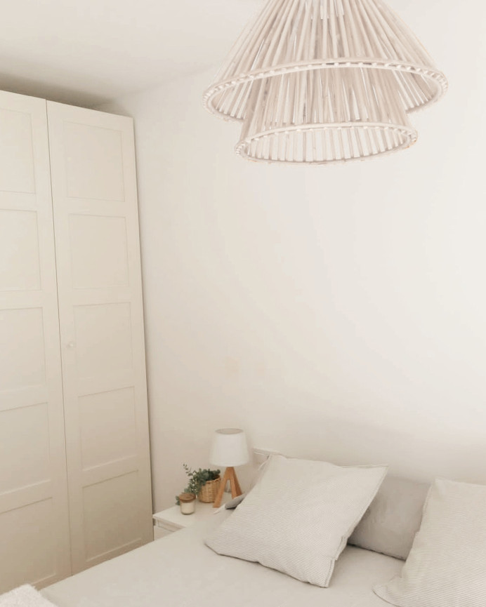 Lámpara de techo de mimbre tono blanco de 47x58cm