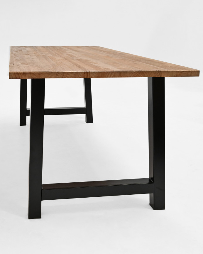 Mesa de comedor de madera maciza acabado roble oscuro con patas de hierro negras de varias medidas