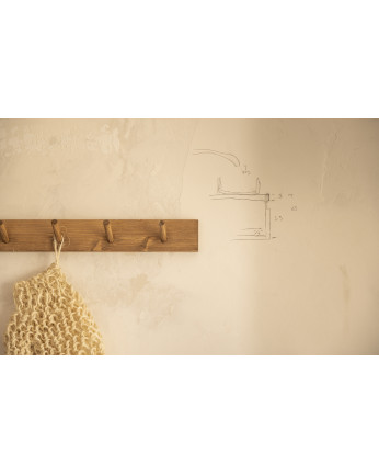 Colgador de pared de madera maciza en tono roble oscuro de 61x5cm