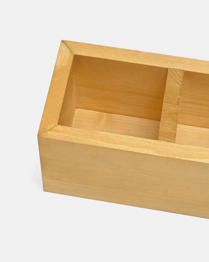 Organizador con cuatro departamentos de madera maciza tono olivo de 10x40cm
