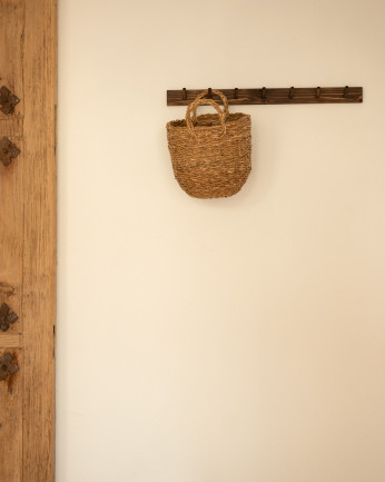 Colgador de pared de madera maciza en tono nogal de 61x5cm